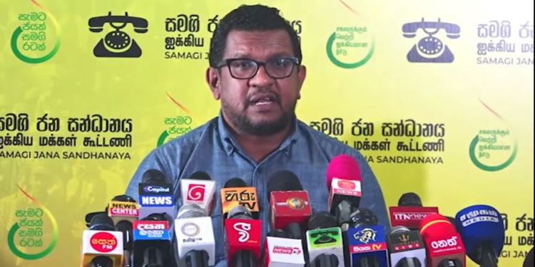 එජාප ප්‍රතිපත්ති තියෙන්නේ සමගි ජන බලවේගයේ විතරයි! එජාපය එක්ක දැන් ඉන්නේ රටටම පිළිලයක් වෙච්ච පොහොට්ටුවේ කණ්ඩායමක්! ඒ නිසා එජාප පාක්ෂිකයන් සජබය වටේ එකතු වෙමු! දකුණු ඉවුර ශක්තිමත් කරන්න පෙළගැහෙමු! VIDEO I Sri Lanka Latest News
