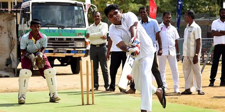 ඔළුවෙන් අල්ලා ගැනීම වෙනුවට‍, සජිත්ගේ වලිගයෙන් අල්ලා ගැනීම! Sri Lanka Latest News