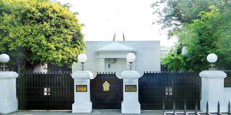 අවුරුදු 19ක් තිස්සේ අරලියගහ මැදුර ඉස්සරහා ඉදිකරලා තිබ්බ ආරක්ෂක කුටි කඩලා දමයි! Sri Lanka Latest News
