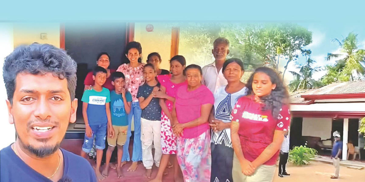 යාපනේ ඉඳන් කොල්ලෙක් කැමරාවකුත් අරගෙන අනුරගේ තඹුත්තේගම මහ ගෙදර හොයාගෙන ඇවිත්! බලන්නකෝ වෙච්ච කලබලේ! Sri Lanka Latest News