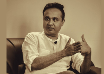 මෙන්න මාලිමාවේ වසන්ත සමරසිංහලාගේ හොරු ඇල්ලිල්ල! චෝදනා තියෙන සභාපති කෙනෙක් අල්ලලා ආපහු ලංගමට ගෙනත් දාලා! බොරු මාධ්ය සංදර්ශන එපා! කරනවා නම් වැඩේ හරියට කරන්න! ජවිපෙත් එක්ක ඉඳලා එළියට බැහැපු වරුණ රාජපක්ෂ වසන්ත සමරසිංහට කියයි! VIDEO I Sri Lanka Latest News