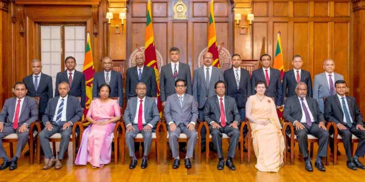ගෝඨා-රනිල් කාලෙ ඉදන් හිටපු මුදල් අමාත්‍යංශ ලේකම් මහින්දව වෙනස් නොකරයි! අමාත්‍යංශ ලේකම්වරු 16ක් පත්කරයි! I Sri Lanka Latest News