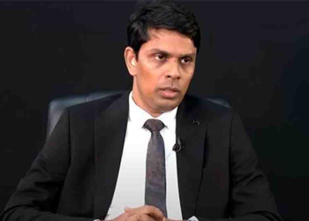 දවසෙන් වීරයෙක් වෙන්න ගිහින් රටේම පචවුණු යාපනේ මන්ත්රී මෙන්න දැන් සමාව ගන්නවා! මිනිස්සු එක්ක නැතිව ෆේස්බුක්වලින් දේශපාලනේ කරන එවුන්ට හොඳ පාඩමක්! VIDEO I Sri Lanka Latest News
