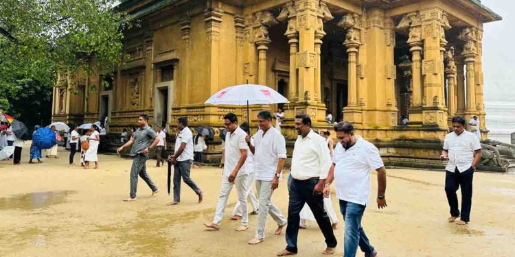 දිලිත් කැලණියට ගිහින්! PHOTOS I Sri Lanka Latest News