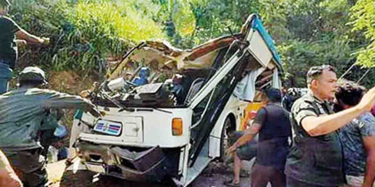 බදුල්ල මාරක KDU බස් අනතුරේ බස් එක එලවලා තියෙන්නේ බීලා ඇක්සිඩන්ට් එකක් කරලා මාස 5කට ලයිසන් එක අත්හිටවපු ඩ්රයිවර් කෙනෙක්! Sri Lanka Latest News
