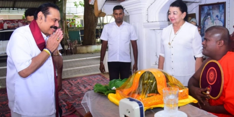 මහින්ද අද කාල්ටන් නිවසේ බණ අහයි! PHOTOS I Sri Lanka Latest News