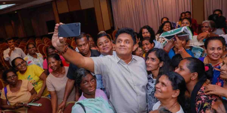 පක්ෂයේ ලකුණයි පාටයි වෙනස් කරගෙන JVP එක විතරක් චේන්ජ් වෙලා! සිස්ටම් චේන්ජ් නම් වෙලා නෑ! රට යන්නේ පරණ සිස්ටම් එකේමයි! ‌පාස්පෝට් පෝලිම් මදිවාට පොල් පෝලිම් පවා ඇවිත්! VIDEO PHOTOS I Sri Lanka Latest News