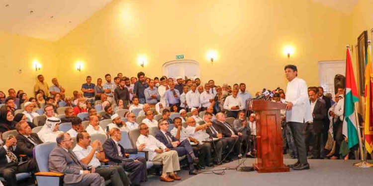 පලස්තීන ජනතාව වෙනුවෙන් ආණ්ඩුවයි-විපක්ෂයයි කොළඹදී එකට එකතු වෙයි! සජිත් එදා සිටම දැරූ එකම ස්ථාවරයට ආණ්ඩුව පැත්තෙන් ආ ඇමැති බිමලුත් ප්රශංසාව පළකරයි! VIDEO & PHOTOS I Sri Lanka Latest News