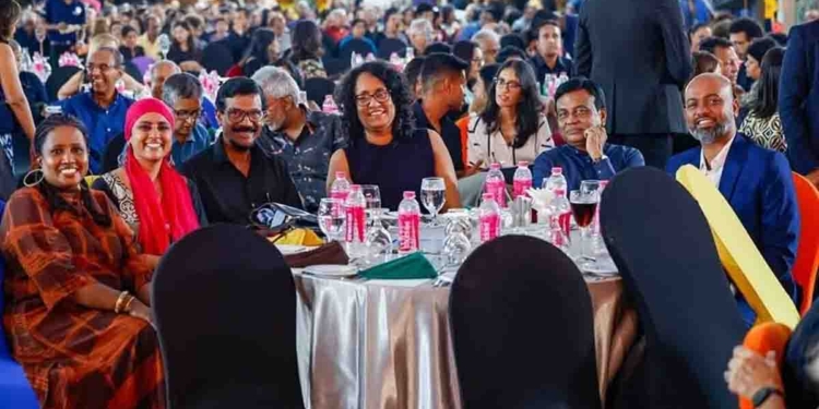 මාර වෙනසක්නෙ වේගෙන යන්නේ…! ටිල්වින්-වටගල-හරිනි ගල්කිස්සේ හෝටලයට ඇවිල්ලා ‘ඇබා’ලගේ සිංදු අහන්න! හොඳයි.. හොඳයි.. ‌ඔහොම යන්..! VIDEO & PHOTOS I Sri Lanka Latest News