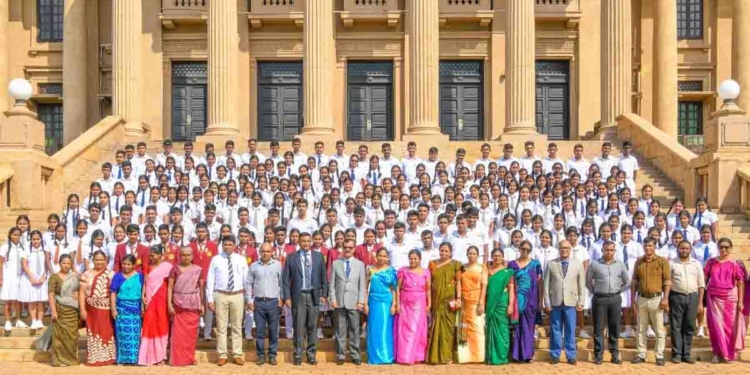 ඉස්කෝල 3ක දරුවන් අද අලුත් ජනාධිපති අනුර වැඩ කරන තැන බලන්න ඇවිත්! PHOTOS I Sri Lanka Latest News