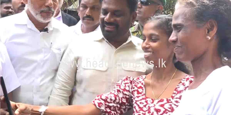 ඡන්දෙ දාන්න ආපු අනුර සෙල්ෆිත් ගහයි! VIDEO I Sri Lanka Latest News