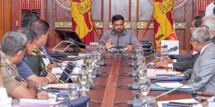 අනුර හදිසියේම රාජ්ය නිලධාරීන් කැඳවයි! ආපදාවෙන් පීඩාවට පත් ජනතාවට ඉක්මන් සහන සලසන හැටි කතා කරයි! PHOTOS I Sri Lanka Latest News