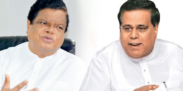බන්දුල බණ කියයි! සිරිපාල පැනලා දුවයි! VIDEO I Sri Lanka Latest News