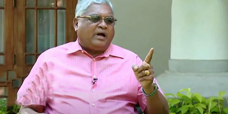 රනිල්ට වැඩ කරපු හිටපු මහඇමැති මහීපාලගේ නෝනා මෙන්න වැවකින් කෑල්ලක් අල්ලගෙන මාට්ටු! Sri Lanka Latest News