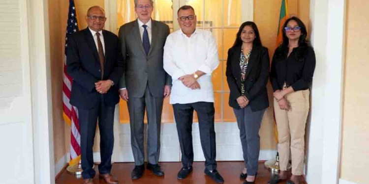 මහින්ද සමරසිංහ අමෙරිකානු විශ්වවිද්‍යාලයක් එක්ක ගිවිසුම් ගහයි! ලංකාවේ සිසුන්ට දැන් අමෙරිකාවෙන් වැඩි ඉඩක්! I Sri Lanka Latest News