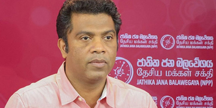කැබිනට්-නියෝජ්‍ය ඇමැතිකම් දෙන්න සුදුසු කාන්තාවන් මාලිමාවේ නැද්ද? මාධ්‍යවේදීන් ඇහුවාම ඇමැති නලින්ද මුලින් කියන්නෙත් ඒ වගේ කතාවක්ම තමයි! VIDEO I Sri Lanka Latest News