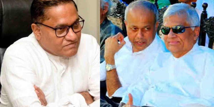 මතකනෙ සාගල…! ඡන්දෙන් පැරදිලා ගෙදර ගිය හාදයා රනිල්ගෙ ආරක්ෂක උපදේශක වෙලා ආවාම ඩිෆෙන්ඩර් 6ක් විතර පස්සෙන් ගියා! මම පොලිස් ඇමැති! අපි ඉස්සරහෙන් පස්සෙන් ආරක්ෂාව තියාගෙන ඇවිත් නෑ! VIDEO I Sri Lanka Latest News