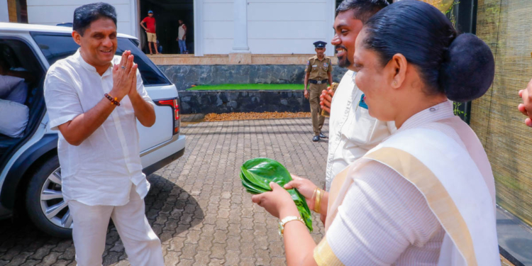 වෙනස වෙනස් කරලා! ආණ්ඩුව දැන් මුළු රටටම විහිළු සපයනවා! PHOTOS I VIDEO I Sri Lanka Latest News