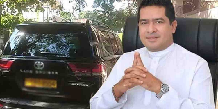 සුජීවට පහුගිය කාලෙ ගැහුවෙ මඩක්ද? හැදුවෙ බොරු කතාවක්ද? ජිප් එක නිදහස් කරන්න කියලා උසාවියෙන් නියෝග කරලා! I Sri Lanka Latest News