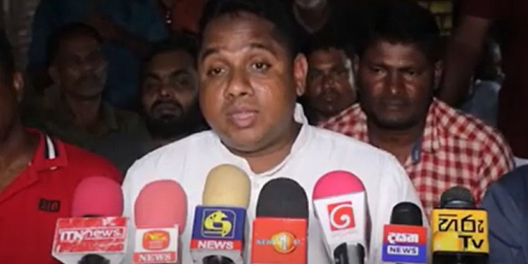 වෙනදා නම් පොඩ්ඩ වරදින්න බෑ නාමල් කරුණාරත්න පාරට බැහැලා! අද එයා නියෝජ්ය ඇමැති! කෝ තාම පේන්නවත් නෑ! අන්න පොහොර සහනාධාරය තාම දීලා නෑ! VIDEO I Sri Lanka Latest News