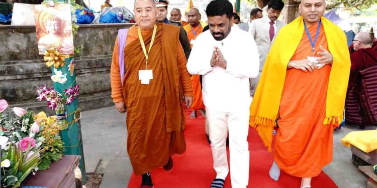 ඉන්දියාවේදී අනුර බුද්ධගයාව වැඳපුදා ගනී! PHOTOS & VIDEO I Sri Lanka Latest News