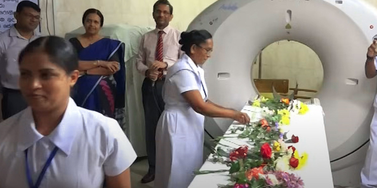 මේක දැක්කම නම් ඇත්තටම ඇඬෙනවා! අඬලා හරියන්නේ නෑ හිස නමා ආචාර කරමු ! Sri Lanka Latest News