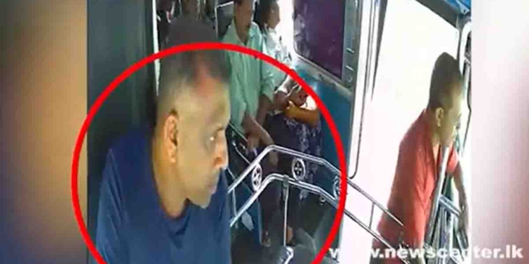බුලත් විට කනවා..! පාරට කෙළ ගහනවා..! දොර ඇරුණා..! එළියට විසිවුණා..! පෙරළුණා..! ජීවිත 3ක් බිලිගත් හැටන් අනතුරේ මකපු CCTV එළියට එයි! VIDEO I Sri Lanka Latest News