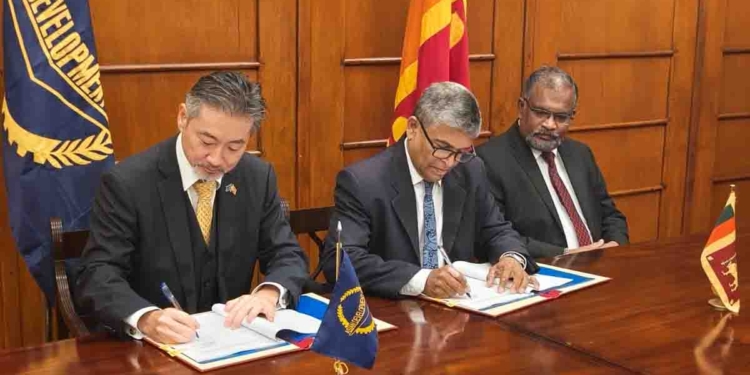 ආසියානු සංවර්ධන බැංකුව විදුලි බල මණ්ඩලයේ දැවැන්ත ව්යාපෘති රැසකට ඩොලර් මිලියන 150ක ණයක් දෙයි! PHOTOS I Sri Lanka Latest News