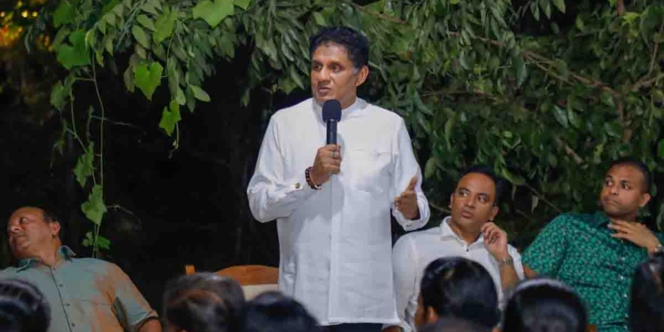 දැන් සැපද කියලා ඇහුවේ නෑ! ළූනු කෑවද කියලා ඇහුවේ නෑ! පොල් ලාබද කියලා ඇහුවේ නෑ! මේ ආණ්ඩුව කියපු දේවලුයි කරන දේවලුයි මතක් කරලා දෙයි! විපක්ෂනායක සජිත් හෙමින් හෙමින් වැඩේ පටන් ගනී! PHOTOS & VIDEO I Sri Lanka Latest News