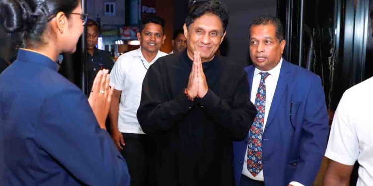 ‘විනිල් මැණික්’ ලංකාවේ පළමුවරට තනිවම හදපු කොළඹ තරු පහේ හෝටලය විවෘත කරන්න විපක්ෂනායකටත් ආරාධනා! රට මුහුණ දුන් ත්‍රිත්ව ඛේදවාචක හමුවේ රට දිනන මාර්ගය ගැන සජිත්ගෙන් විශේෂ දේශනයක්! VIDEO & PHOTOS I Sri Lanka Latest News