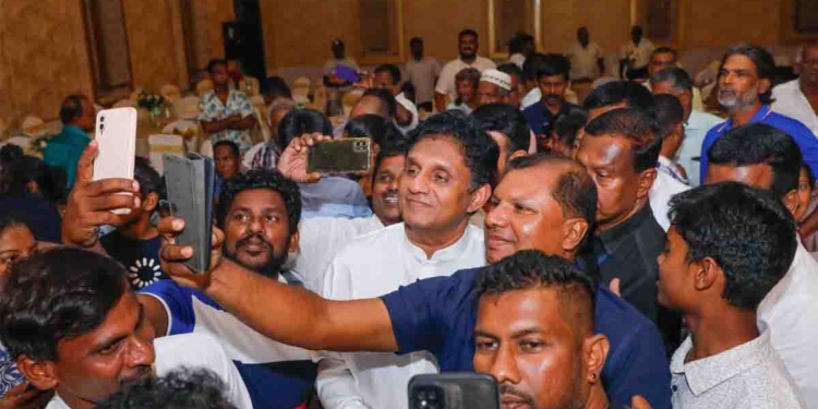 ආණ්ඩුව පටන් ගනිද්දීම කරපු බොරුවයි-පාවාදීමයි මෙන්න! තිබුණටත් වඩා ඩොලර් බිලියන 2.3ක ණයක් ගෙවන්න වෙලා! විපක්ෂනායක සජිත් ගම්පහට ඇවිත්! VIDEO & PHOTOS I Sri Lanka Latest News