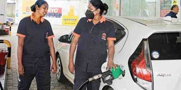 ගැහැනු විතරක් තෙල් ගහන නාරාහේන්පිට ෂෙඩ් එක පිරිමි පරද්දලා වාර්තාවක් තියයි! I Sri Lanka Latest News