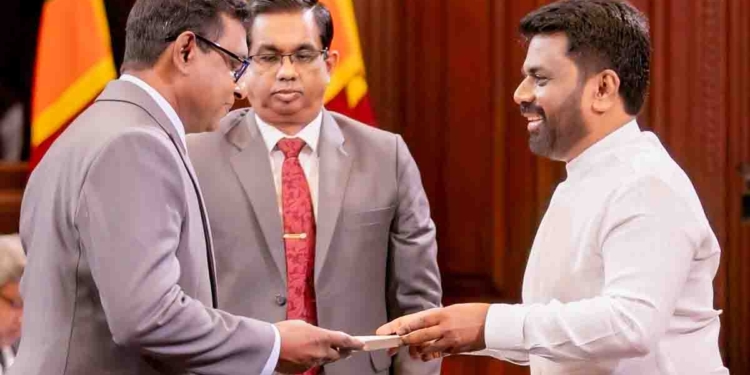 මාලිමා ආණ්ඩුවට තවත් බාල්දියක් පෙරළෙයි! ඇමැති ආචාර්ය උපාලි පන්නිලගේ මන්ත්‍රී ධූරය අහෝසි කරන්නැයි ඉල්ලා අභියාචනාධිකරණයට පෙත්සමක් ගොනුවෙයි! I Sri Lanka Latest News