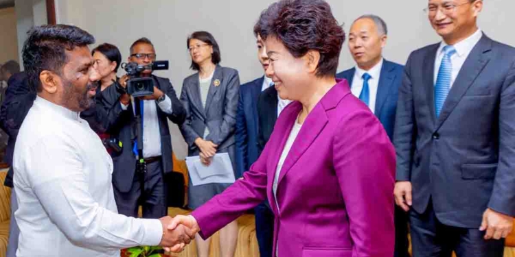 ඉන්දියාවෙ ගිහින් ආ හැටියෙම අනුර චීනයේ ප්රධානියෙක් හමුවෙයි! කරපු උදව්වලට ස්තූතිය පළකරයි! දිගටම සහාය ඉල්ලයි! නවතා තිබෙන සමුද්රීය පර්යේෂණ කටයුතු යළි ඇරඹීමට බලාපොරොත්තු වන බව චීනය කියයි! PHOTOS I Sri Lanka Latest News
