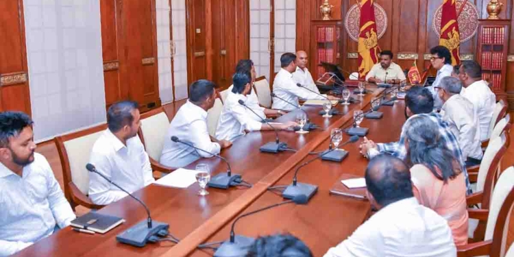 හාල් හිඟය හා පාලන මිල ගැන ඉස්සෙල්ලාම මහාපරිමාණ මෝල් හිමියන් ගෙන්වලා කතා කළා! අද සුළු හා මධ්ය පරිමාණ සහල් මෝල් හිමියන් ගෙන්වා කතා කළා! QR කෝඩ් එකක් ගේන්නත් අනුරගේ අවධානය! PHOTOS I Sri Lanka Latest News