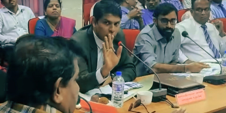 යාපනේ මන්ත්‍රී අර්චුනා ආපහු අමු පිස්සුවක් නටයි! රැස්වීම මැද්දේ ගෑනුන්ගේ පළහිලව්වකුත් ඇදෙයි! VIDEO I Sri Lanka Latest News