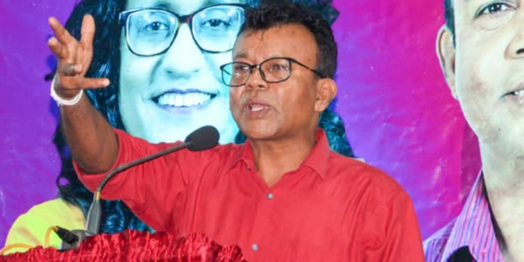 පොල් ගෙඩි 3ක් දවස් 2කට ඇති! වැඩියෙන් බඩු ගත්තොත් දැවැන්ත හිගයක් එනවා! මාලිමා මන්ත්‍රීත් හිටපු ඇමැති බන්දුලගේ තියරියම කියයි! VIDEO I Sri Lanka Latest News
