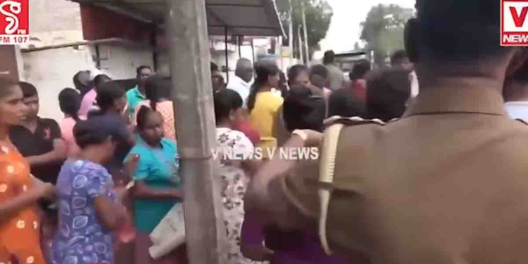 ගැහැනු එක මිටට තිරප්පනේ මාලිමා මන්ත්රීගේ කාර්යාලය වටලයි! පොලිස් බලඇණියකුත් එයි! VIDEO I Sri Lanka Latest News