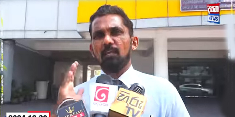 සෞඛ්‍ය අමාත්‍යංශයේ බලය තියෙන්නේ තාමත් කෙහෙළිය අතේද? හොරකම් එළියට දැමූ රජයේ ඖෂධවේදීන්ගේ සංගමයේ සභාපති ගෙදර යවලා! මානව හිමිකම් කොමිසමට ආ පැමිණිල්ල මෙන්න! VIDEO I Sri Lanka Latest News