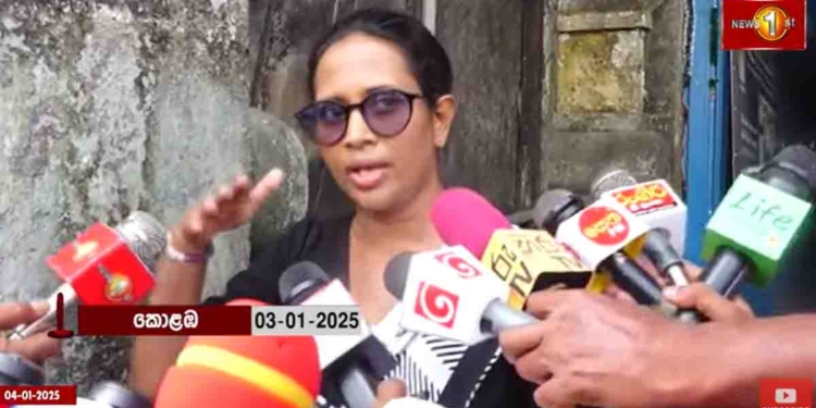 මාව රාජ්‍ය විරෝධී සංගමයේ සේවයේ නිරත ත්‍රස්තවාදියෙක් කරලා වාර්තාවක් හදලා! ආරක්ෂක අංශ ඉහළ ප්‍රධානීන්ට එරෙහිව නීතීඥ අචලා සෙනෙවිරත්න CIDයට පැමිණිල්ලක් කරයි! VIDEO I Sri Lanka Latest News