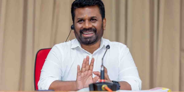 ජනතාවට ඉඩම්! තරුණ තරුණියන්ට පොලිසියේ රැකියා! ජනපති මැදුර ව්‍යාපෘතියකට! පරන්තන්-මාන්කුලම්-කන්කසන්තුරේ කර්මාන්ත කලාප! යාපනයට ගිය අනුරගෙන් පොරොන්දු රැසක්! PHOTOS I Sri Lanka Latest News