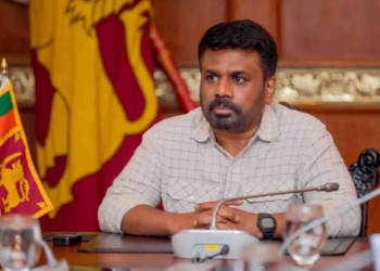 වරායේ හරියට වැඩ කෙරෙන්නේ නෑ! බහලුම් ගොඩගැහිලා! අනුර සියලු පාර්ශ්ව සාකච්ඡාවකට කැඳවයි! තියෙන ප්‍රශ්නවලට උත්තර දෙයි! PHOTOS I Sri Lanka Latest News