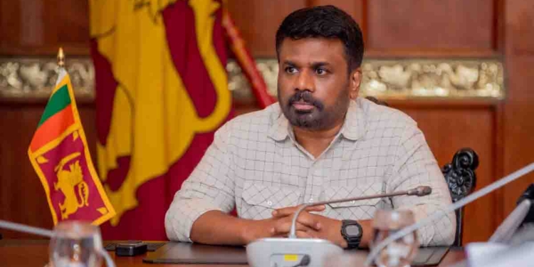 වරායේ හරියට වැඩ කෙරෙන්නේ නෑ! බහලුම් ගොඩගැහිලා! අනුර සියලු පාර්ශ්ව සාකච්ඡාවකට කැඳවයි! තියෙන ප්රශ්නවලට උත්තර දෙයි! PHOTOS I Sri Lanka Latest News