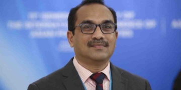 ටිකට් එක ගන්න තියෙන්නේ තුනට නැවිලා! ඩිස්ප්ලේ බෝඩ් එකක් නෑ! ලංකාවේ ප්‍රධානම දුම්රියපොළ වෙච්ච කොටුවේ තත්ත්වය ඇමැති බිමල්ම කියයි! කාන්තාවක් එවපු ‘වොයිස් මැසේජ්’ එක හැමෝටම ඇහෙන්න සලස්වයි! VIDEO I Sri Lanka Latest News