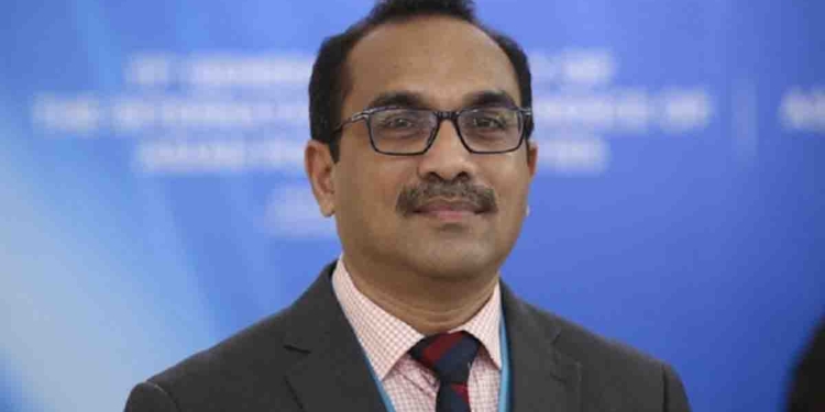 ටිකට් එක ගන්න තියෙන්නේ තුනට නැවිලා! ඩිස්ප්ලේ බෝඩ් එකක් නෑ! ලංකාවේ ප්‍රධානම දුම්රියපොළ වෙච්ච කොටුවේ තත්ත්වය ඇමැති බිමල්ම කියයි! කාන්තාවක් එවපු ‘වොයිස් මැසේජ්’ එක හැමෝටම ඇහෙන්න සලස්වයි! VIDEO I Sri Lanka Latest News
