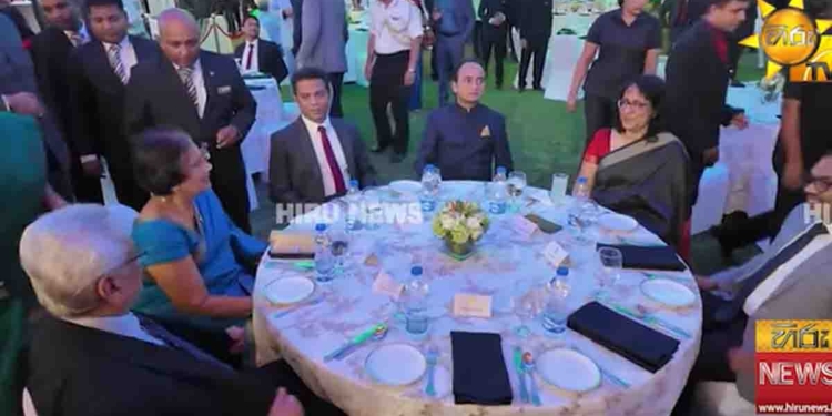 ගෝඨා-චන්ද්‍රිකා-හරිනි මුල්වරට එකම මේසයක වාඩිවෙයි! VIDEO I Sri Lanka Latest News