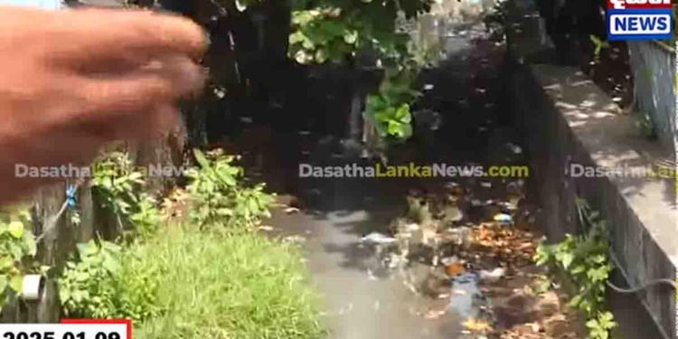 ක්ලීන් ශ්‍රී ලංකා කියලා මල්පෝච්චි අයින් කරලා බස්වල-ත්‍රීවීල්වල කෑලි ගලවලා වැඩක් නෑ! ක්ලීන් කරනවා නම් පටන් ගන්න කොළඹ ජාතික රෝහලෙන්! බලන්නකෝ එළියෙ කුණු කානුව දිහා! මීයෝ ඉන්නවා පූසන්ටත් වඩා ලොකු! VIDEO I Sri Lanka Latest News