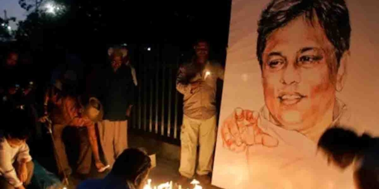 ලසන්තට මොකද වුණේ? අද හකීම් පාර්ලිමේන්තුවේදී ලොකු හෙළිදරව්වක් කරයි! නම් ගම් කීපයක් එක්ක රහස් වධකාගාරයක් ගැනත් හෙළිකරයි! නීතිපති දෙපාර්තමේන්තුවෙයි පොලිසියෙයි වැඩ ගැනත් මතක් කරයි! VIDEO I Sri Lanka Latest News