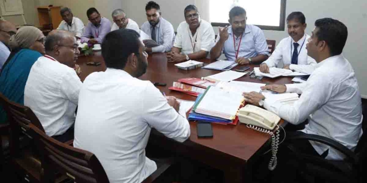 ලසන්ත මරා දැමූ දවසෙම නිදහස් මාධ්ය ව්යාපාරය ජනමාධ්ය ඇමැති නලින්දව හමුවී ප්රශ්න ගොඩක් ඉදිරිපත් කරයි! නලින්දත් ගොඩක් දේවල්වලට එකඟ වෙයි! I Sri Lanka Latest News