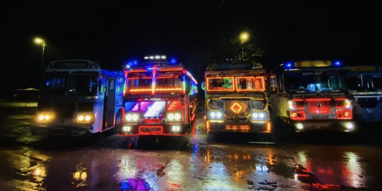 ”රට කම්බස් කරන්න හදන්නේ….” බස් හුඹස් අස්සේ ඇහෙන දෙබස්! Sri Lanka Latest News